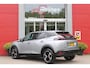 Peugeot 2008 1.2 100PK ALLURE | NAVIGATIE | PARKEERSENSOREN VOOR + ACHTER | KEYLESS ENTRY/START | LICHTMETALEN VELGEN 17" | DRAADLOZE APPLE CARPLAY/ANDROID AUTO | DRAADLOZE TELEFOONLADER | CRUISE CONTROL | DAB + RADIO | LED KOPLAMPEN |