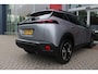 Peugeot 2008 1.2 100PK ALLURE | NAVIGATIE | PARKEERSENSOREN VOOR + ACHTER | KEYLESS ENTRY/START | LICHTMETALEN VELGEN 17" | DRAADLOZE APPLE CARPLAY/ANDROID AUTO | DRAADLOZE TELEFOONLADER | CRUISE CONTROL | DAB + RADIO | LED KOPLAMPEN |