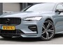 Volvo S60 2.0 B3 R-Design - Panoramadak - 19 Inch - Harman Kardon - Adaptive Cruise - Spoiler set - Geblindeerde ramen - Sport Chassis - Volle uitvoering - Lederen Dashbord - Thunder Grey
