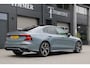 Volvo S60 2.0 B3 R-Design - Panoramadak - 19 Inch - Harman Kardon - Adaptive Cruise - Spoiler set - Geblindeerde ramen - Sport Chassis - Volle uitvoering - Lederen Dashbord - Thunder Grey