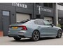 Volvo S60 2.0 B3 R-Design - Panoramadak - 19 Inch - Harman Kardon - Adaptive Cruise - Spoiler set - Geblindeerde ramen - Sport Chassis - Volle uitvoering - Lederen Dashbord - Thunder Grey