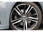 Volvo S60 2.0 B3 R-Design - Panoramadak - 19 Inch - Harman Kardon - Adaptive Cruise - Spoiler set - Geblindeerde ramen - Sport Chassis - Volle uitvoering - Lederen Dashbord - Thunder Grey