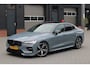 Volvo S60 2.0 B3 R-Design - Panoramadak - 19 Inch - Harman Kardon - Adaptive Cruise - Spoiler set - Geblindeerde ramen - Sport Chassis - Volle uitvoering - Lederen Dashbord - Thunder Grey