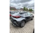 Toyota C-HR / C-HR+ 2.0 Plug-in Hybrid 220 Dynamic 1e Eigenaar | BTW | Fabrieks Garantie | Winterpakket | Camera | Navi | Carplay | ACC | Climate | Keyless | Bots | Full Led | PDC