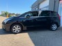 Peugeot 5008 1.6 Family 7pers met trekhaak en panoramadak en parkeersensoren en navigatie en bluetooth en airco