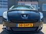 Peugeot 5008 1.6 Family 7pers met trekhaak en panoramadak en parkeersensoren en navigatie en bluetooth en airco