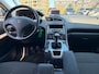 Peugeot 5008 1.6 Family 7pers met trekhaak en panoramadak en parkeersensoren en navigatie en bluetooth en airco