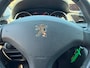 Peugeot 5008 1.6 Family 7pers met trekhaak en panoramadak en parkeersensoren en navigatie en bluetooth en airco