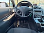 Peugeot 5008 1.6 Family 7pers met trekhaak en panoramadak en parkeersensoren en navigatie en bluetooth en airco