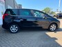 Peugeot 5008 1.6 Family 7pers met trekhaak en panoramadak en parkeersensoren en navigatie en bluetooth en airco