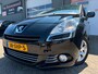 Peugeot 5008 1.6 Family 7pers met trekhaak en panoramadak en parkeersensoren en navigatie en bluetooth en airco