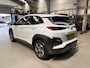 Hyundai Kona GDI HEV 2WD Automaat Fashion | *Pearl White* | Apple carplay / Android auto | Camera | Trekhaak | Navigatie | Cruise control | NAP | Rijklaar prijs!