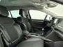 Renault Megane Estate 1.2 TCe Bose Airco | Apple Carplay | Android Auto | Achteruitrijcamera | Bose Geluidsinstallatie | Bluetooth | Cruise Control | Dakrails | Lederen Stuurwiel | Lederen/Stof Bekleding | Lichtmetalen Velgen | Navigatiesysteem | Parkeersensor Voor en Achter