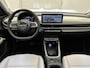 Fiat 600 SUV La Prima 145pk Automaat | Navigatie | Achteruitrijcamera | Parkeersensoren Voor en Achter | Voorstoelen Verwarmd | Keyless Entry/Start | Elektrische Achterklep met Sensor | Dodehoek Detectie | Adaptieve Cruise Control | 18" Lichtmetalen Velgen | Apple Carplay/Android Auto |