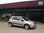 Suzuki SX4 1.6 Shogun met trekhaak + winterbanden set