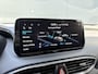 Hyundai Santa Fe 1.6 T-GDI PHEV Premium Sky / 7 personen / Elektrisch glazen panorama-dak / Automaat / All-season banden / Navigatie / Apple Carplay/Android Auto / Stoel verwarming/verkoeling / Airco separaat achter / Achter stoelverwarming / Cruise Control /