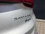 Hyundai Santa Fe 1.6 T-GDI PHEV Premium Sky / 7 personen / Elektrisch glazen panorama-dak / Automaat / All-season banden / Navigatie / Apple Carplay/Android Auto / Stoel verwarming/verkoeling / Airco separaat achter / Achter stoelverwarming / Cruise Control /