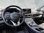 Hyundai Santa Fe 1.6 T-GDI PHEV Premium Sky / 7 personen / Elektrisch glazen panorama-dak / Automaat / All-season banden / Navigatie / Apple Carplay/Android Auto / Stoel verwarming/verkoeling / Airco separaat achter / Achter stoelverwarming / Cruise Control /