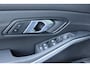 BMW 3-Serie 330e xDrive M-sport Pro Tansanitblau HUD ambiance verl. leer+vw stuurverw el.klep camera's
