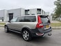 Volvo XC70 2.4 D5 Summum 4X4 Automaat 225 PK. Zeer goed onderhouden auto in een hele mooie staat !!! Alle keuringen toegestaan !!