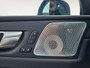 Volvo XC60 2.0 T6 Plug-in hybrid AWD Ultra Dark | Luchtvering | Bowers & Wilkins audio | Trekhaak | Stoelventilatie |