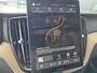 Volvo XC60 2.0 T6 Plug-in hybrid AWD Ultra Dark | Luchtvering | Bowers & Wilkins audio | Trekhaak | Stoelventilatie |