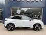 Peugeot E-3008 GT Avantage 210 73 kWh | Nieuwe Auto | Tot 8 jaar Garantie | 525 KM WLTP | Alcantara Bekleding | Stoel & Stuurverwarming + Massage | LED Matrix Verlichting | Navigatie | 20" Lichtmetalen Velgen | 360 Graden Camera | Dode Hoek Detectie | Adaptieve Cruise Control | Hoge Zitpositie |