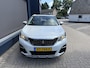 Peugeot 3008 1.2 Turbo 130PK Allure | Automaat | Trekhaak 1200KG | Electrische Achterklep | Glazen Schuif-Kantel Panoramdak | Navigatie | Climate Control | Camera | LED Dagrijverlichting | DAB+ Radio | Cruise Control | Hoge Zitpositie | Digitaal Dashboard | Parkeersensoren | 18" Lichtmetalen Velgen | GT Uitlaatsierstukken |