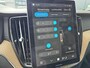 Volvo XC60 2.0 T6 Plug-in hybrid AWD Ultra Dark | Luchtvering | Bowers & Wilkins audio | Trekhaak | Stoelventilatie |