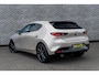 Mazda 3 2.0 e-SkyActiv-G M Hybrid 150 Homura | Head-Up Display | All-Season Banden | Achteruitrijcamera | Parkeersensoren | LED Koplampen | Cruise Control Adaptief | Dodehoekdetectie | Stoelverwarming | Navigatie | Apple Carplay | Android Auto