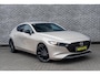 Mazda 3 2.0 e-SkyActiv-G M Hybrid 150 Homura | Head-Up Display | All-Season Banden | Achteruitrijcamera | Parkeersensoren | LED Koplampen | Cruise Control Adaptief | Dodehoekdetectie | Stoelverwarming | Navigatie | Apple Carplay | Android Auto