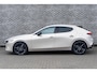 Mazda 3 2.0 e-SkyActiv-G M Hybrid 150 Homura | Head-Up Display | All-Season Banden | Achteruitrijcamera | Parkeersensoren | LED Koplampen | Cruise Control Adaptief | Dodehoekdetectie | Stoelverwarming | Navigatie | Apple Carplay | Android Auto