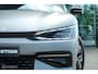 Kia EV6 GT-Line 77.4 kWh | Pano | Trekhaak | Meridiaan | Stoelverwarming en ventilatie | Stuurwielverwarming | 1e eigenaar | BTW-er | Ambient | HUD | ACC