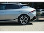 Kia EV6 GT-Line 77.4 kWh | Pano | Trekhaak | Meridiaan | Stoelverwarming en ventilatie | Stuurwielverwarming | 1e eigenaar | BTW-er | Ambient | HUD | ACC