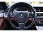 BMW 5-Serie Touring 520d High Executive | PANO | NAVI | CLIMA | CRUISE | TREKHAAK | LEDER | DEALER ONDERHOUDEN |