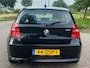 BMW 1-Serie 118i Business Line 5-Drs Automaat Airco Electr. pakket Audio/CD LMV 16" ABS Colorpakket ESP Cruise Dealerond. Nw Apk!
