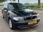 BMW 1-Serie 118i Business Line 5-Drs Automaat Airco Electr. pakket Audio/CD LMV 16" ABS Colorpakket ESP Cruise Dealerond. Nw Apk!