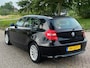 BMW 1-Serie 118i Business Line 5-Drs Automaat Airco Electr. pakket Audio/CD LMV 16" ABS Colorpakket ESP Cruise Dealerond. Nw Apk!