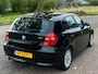 BMW 1-Serie 118i Business Line 5-Drs Automaat Airco Electr. pakket Audio/CD LMV 16" ABS Colorpakket ESP Cruise Dealerond. Nw Apk!