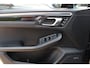 Porsche Macan 2.9 Turbo / Panoramadak / 360Camera / Adaptieve Stoelen / Luchtvering / Matrix LED / Sportuitlaat / 21'' / Sportchrono / Dodehoek / CarPlay / Stoel+Stuurverwarming / Dodehoek / DAB / ACC