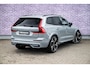 Volvo XC60 T8 Plug-in hybrid AWD Ultra Dark Exec. Ed. | Google | Long Range | Bowers & Wilkins Audio | Luchtvering | Gelamineerd Zijruiten Rondom | Stoelmassage & Ventilatie | Getint Glas | LED Koplampen | Stoel-/Stuurverwarming | Dodehoekdetectie | Keyless | Zitverlenging | 22" LM