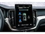 Volvo XC60 T8 Plug-in hybrid AWD Ultra Dark Exec. Ed. | Google | Long Range | Bowers & Wilkins Audio | Luchtvering | Gelamineerd Zijruiten Rondom | Stoelmassage & Ventilatie | Getint Glas | LED Koplampen | Stoel-/Stuurverwarming | Dodehoekdetectie | Keyless | Zitverlenging | 22" LM
