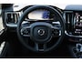 Volvo V60 T6 Plug-in hybrid AWD Ultra Dark | Beschikbaar vanaf 10-2026 | Exterieur Styling Kit | Adaptieve Cruise Control met Pilot Assist | Premium audio by Harman Kardon | 360 graden camera | Elektrisch bedienbaar panoramisch schuif-/kanteldak | Stoelverwarming | Elektrische voorstoelen met geheugen | Stuurwielverwarming | Semi-elektrische trekhaak |