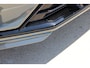 Volvo V60 T6 Plug-in hybrid AWD Ultra Dark | Beschikbaar vanaf 10-2026 | Exterieur Styling Kit | Adaptieve Cruise Control met Pilot Assist | Premium audio by Harman Kardon | 360 graden camera | Elektrisch bedienbaar panoramisch schuif-/kanteldak | Stoelverwarming | Elektrische voorstoelen met geheugen | Stuurwielverwarming | Semi-elektrische trekhaak |
