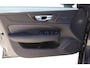 Volvo V60 T6 Plug-in hybrid AWD Ultra Dark | Beschikbaar vanaf 10-2026 | Exterieur Styling Kit | Adaptieve Cruise Control met Pilot Assist | Premium audio by Harman Kardon | 360 graden camera | Elektrisch bedienbaar panoramisch schuif-/kanteldak | Stoelverwarming | Elektrische voorstoelen met geheugen | Stuurwielverwarming | Semi-elektrische trekhaak |