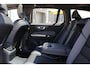 Volvo V60 T6 Plug-in hybrid AWD Ultra Dark | Beschikbaar vanaf 10-2026 | Exterieur Styling Kit | Adaptieve Cruise Control met Pilot Assist | Premium audio by Harman Kardon | 360 graden camera | Elektrisch bedienbaar panoramisch schuif-/kanteldak | Stoelverwarming | Elektrische voorstoelen met geheugen | Stuurwielverwarming | Semi-elektrische trekhaak |