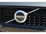 Volvo V60 T6 Plug-in hybrid AWD Ultra Dark | Beschikbaar vanaf 10-2026 | Exterieur Styling Kit | Adaptieve Cruise Control met Pilot Assist | Premium audio by Harman Kardon | 360 graden camera | Elektrisch bedienbaar panoramisch schuif-/kanteldak | Stoelverwarming | Elektrische voorstoelen met geheugen | Stuurwielverwarming | Semi-elektrische trekhaak |