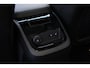 Volvo V60 T6 Plug-in hybrid AWD Ultra Dark | Beschikbaar vanaf 10-2026 | Exterieur Styling Kit | Adaptieve Cruise Control met Pilot Assist | Premium audio by Harman Kardon | 360 graden camera | Elektrisch bedienbaar panoramisch schuif-/kanteldak | Stoelverwarming | Elektrische voorstoelen met geheugen | Stuurwielverwarming | Semi-elektrische trekhaak |
