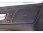 Volvo V60 T6 Plug-in hybrid AWD Ultra Dark | Beschikbaar vanaf 10-2026 | Exterieur Styling Kit | Adaptieve Cruise Control met Pilot Assist | Premium audio by Harman Kardon | 360 graden camera | Elektrisch bedienbaar panoramisch schuif-/kanteldak | Stoelverwarming | Elektrische voorstoelen met geheugen | Stuurwielverwarming | Semi-elektrische trekhaak |