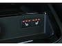 Volvo V60 T6 Plug-in hybrid AWD Ultra Dark | Beschikbaar vanaf 10-2026 | Exterieur Styling Kit | Adaptieve Cruise Control met Pilot Assist | Premium audio by Harman Kardon | 360 graden camera | Elektrisch bedienbaar panoramisch schuif-/kanteldak | Stoelverwarming | Elektrische voorstoelen met geheugen | Stuurwielverwarming | Semi-elektrische trekhaak |